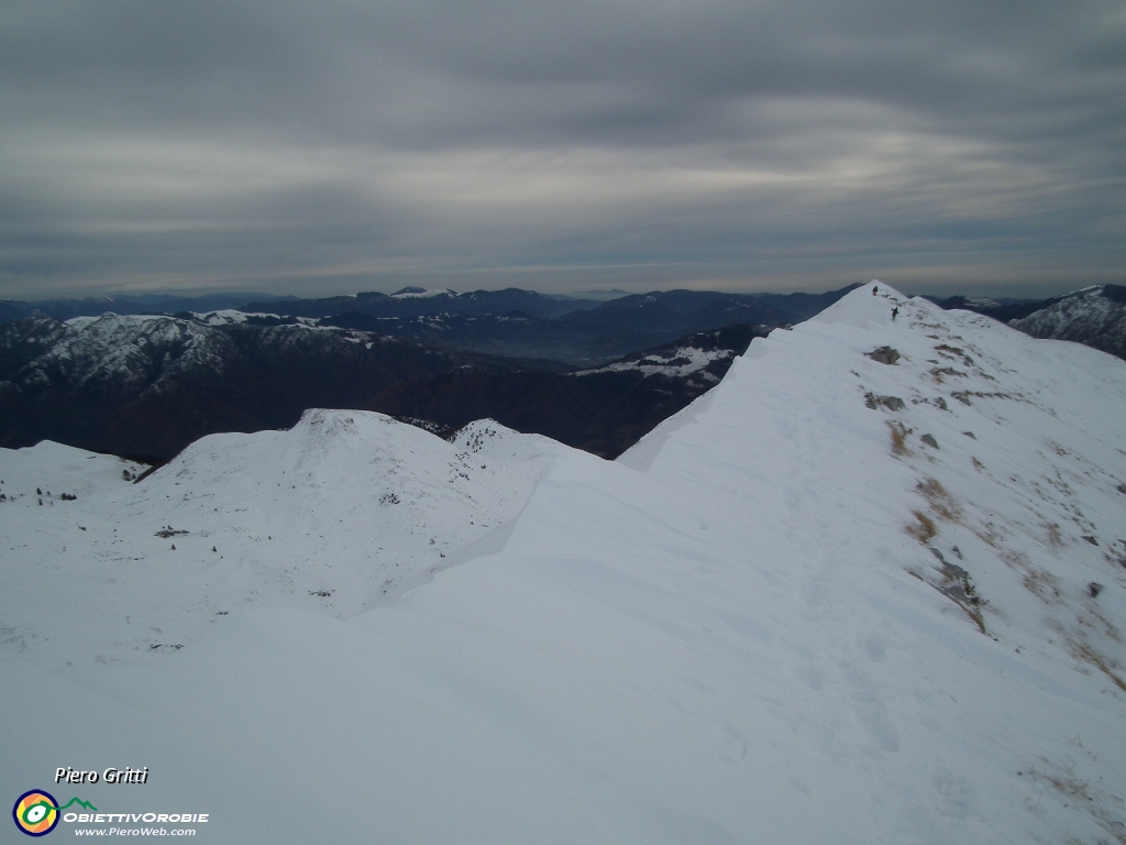 51 con accumuli di neve portata dal vento.JPG